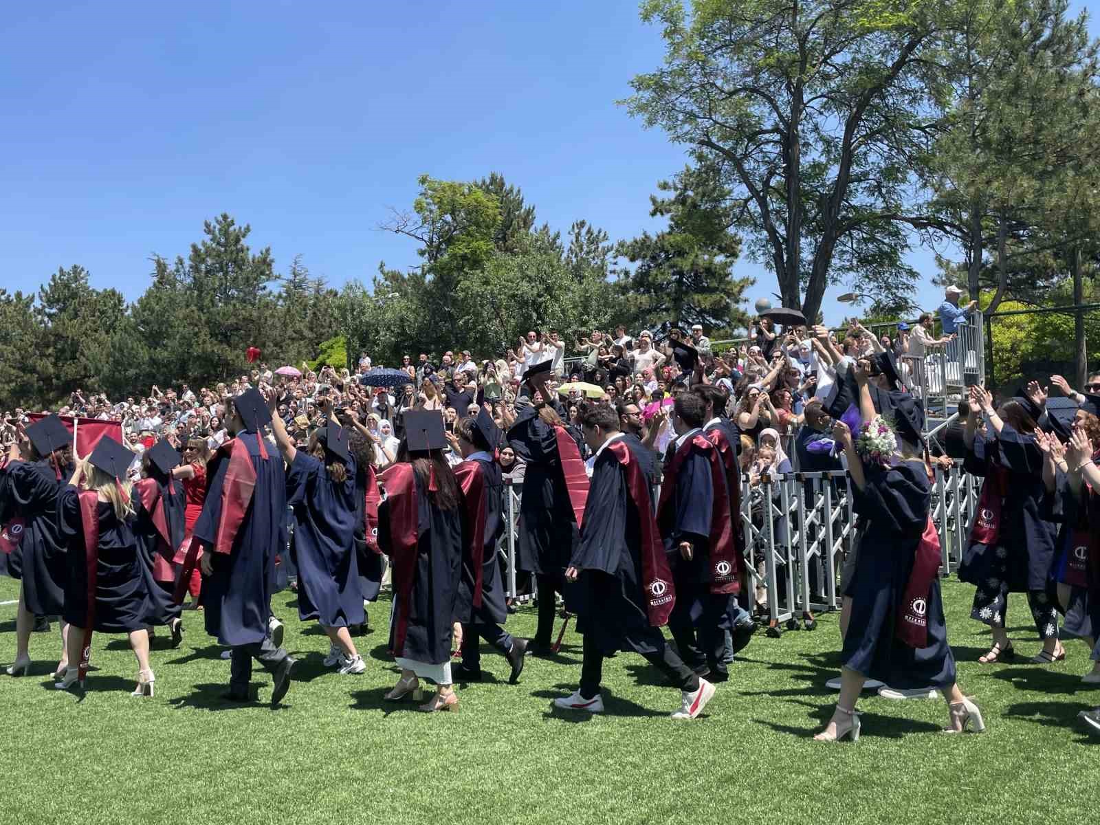 Anadolu Üniversitesi’nde mezuniyet heyecanı başladı