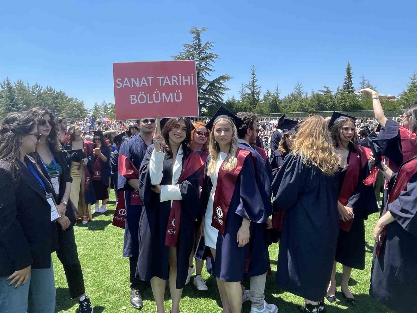 Anadolu Üniversitesi’nde mezuniyet heyecanı başladı