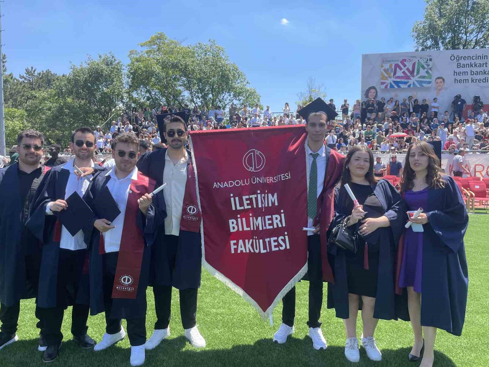 Anadolu Üniversitesi’nde mezuniyet heyecanı başladı