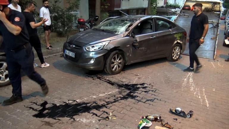 Avcılar’da iki araca çarpıp ters dönen otomobil kamerada