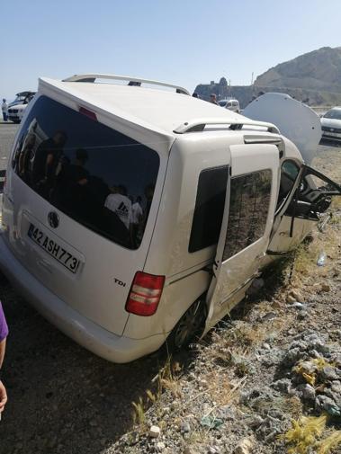 Bitlis'te otomobil ile hafif ticari araç çarpıştı; belde başkanı öldü, 10 yaralı