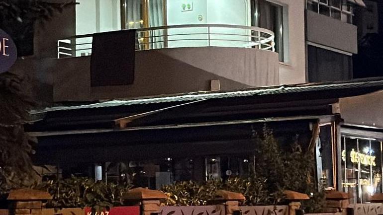 Kadıköy’de restoranın asma tavanı çöktü