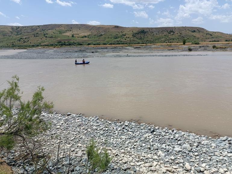 Serinlemek için girdiği nehirde kaybolan Burak'ı 294 kişi arıyor