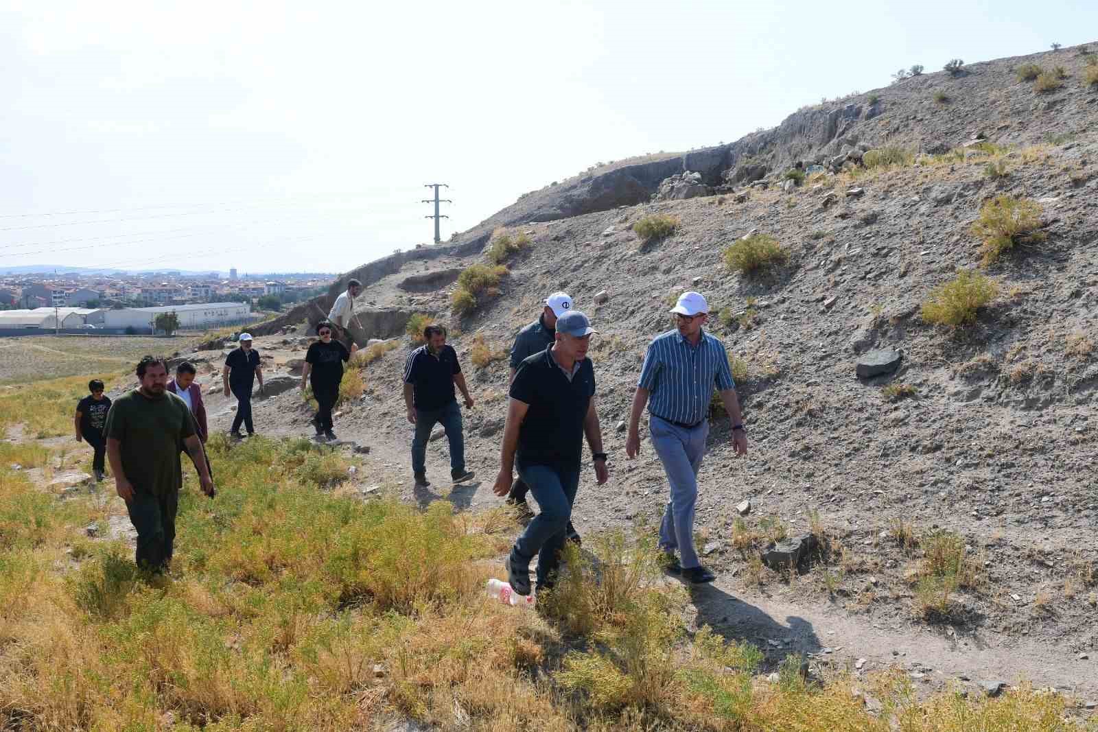 Rektör Erdal, Şarhöyük kazı alanını ziyaret etti