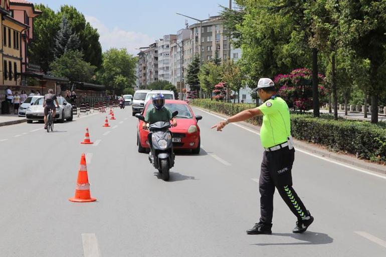 Ehliyetsiz motosiklet kullanırken yakalandı; 'Ceza yazılmasın diye kaçmaya çalıştım, olmadı' dedi