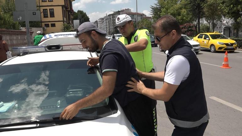 Ehliyetsiz motosiklet kullanırken yakalandı; 'Ceza yazılmasın diye kaçmaya çalıştım, olmadı' dedi