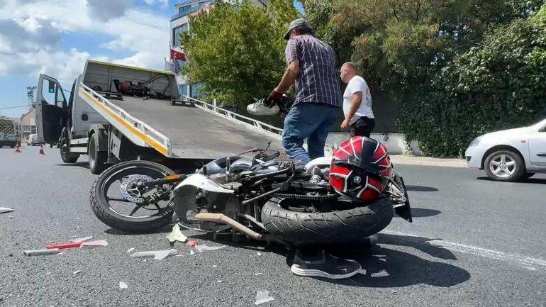 Avcılar'da motosiklet çekiciye çarptı; baba ile oğlu öldü