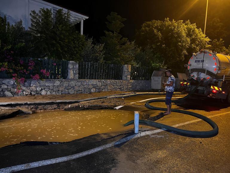 Bodrum’da 2 günde 3’üncü kez ana su isale hattında patlama yaşandı; yol çöktü