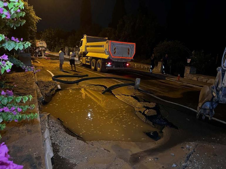 Bodrum’da 2 günde 3’üncü kez ana su isale hattında patlama yaşandı; yol çöktü