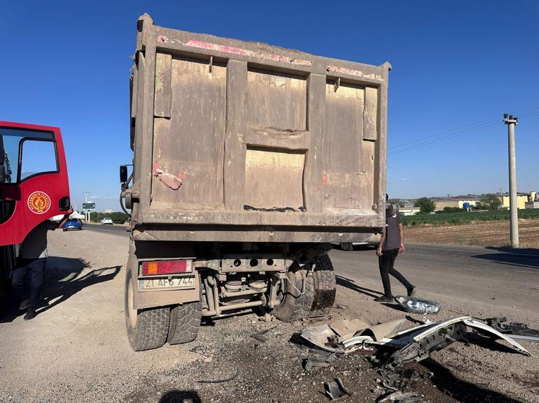 Diyarbakır'da kamyon ile hafif ticari araç çarpıştı: 1 ölü, 1 yaralı