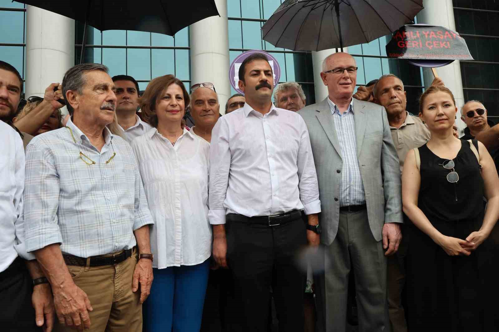 Hakkında soruşturma açılan CHP İl Başkanı Yalaz için toplandılar