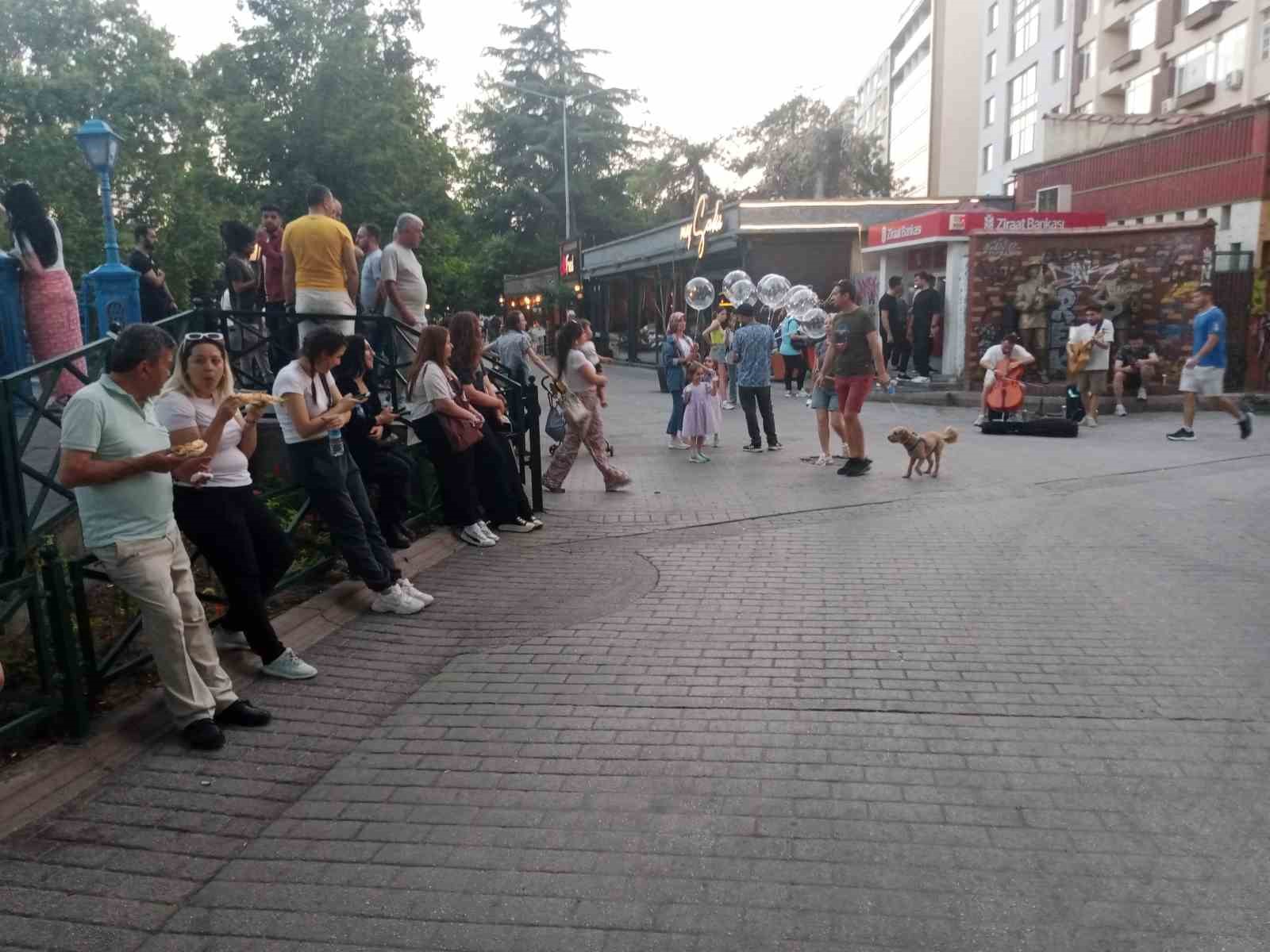 Sokak müzisyenleri tekrardan sahaya indi