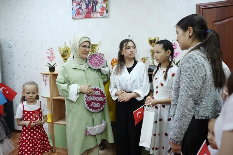 Emine Erdoğan, Astana'da yetimhane ziyaret etti