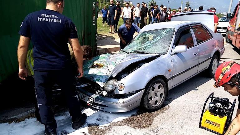 TIR, otomobilin üzerine devrildi: 1'i çocuk 2 yaralı