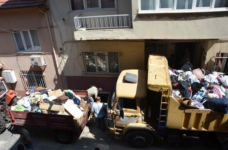 Nazilli'de bir evden 10 kamyon çöp çıktı