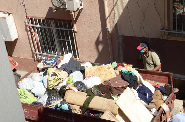 Nazilli'de bir evden 10 kamyon çöp çıktı