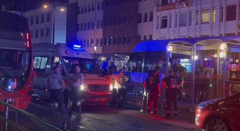 Fatih'te dengesini kaybederek raylara düşen bir kişi tramvayın altında kalarak hayatını kaybetti