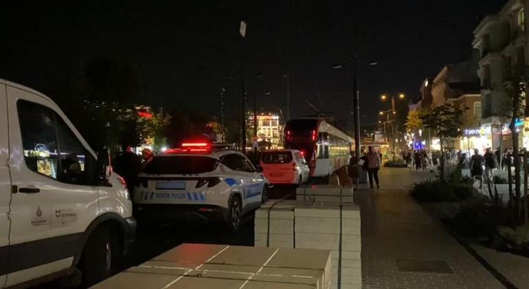 Fatih'te dengesini kaybederek raylara düşen bir kişi tramvayın altında kalarak hayatını kaybetti