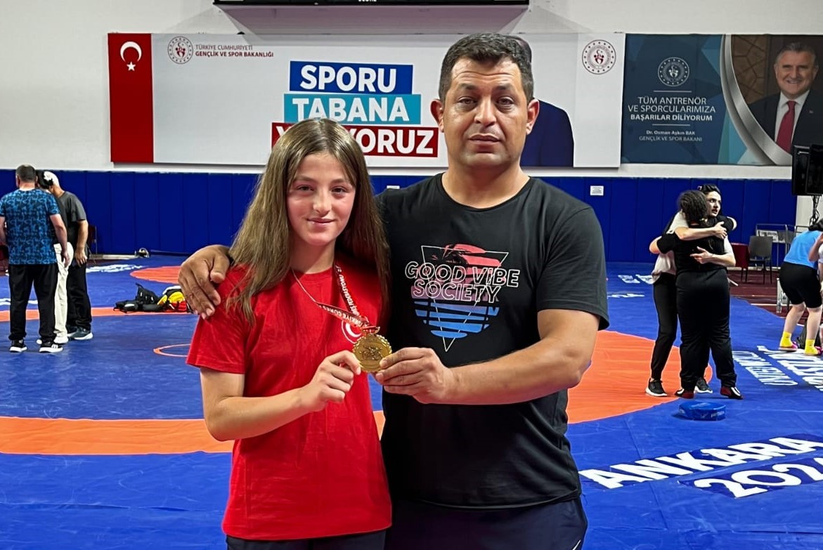 Taşoluk Belediye Spor Kulübü’nden bir şampiyon, bir üçüncülük