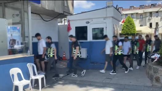 Beykoz'da, asker konvoyu için tünel kapatanlar yakalandı