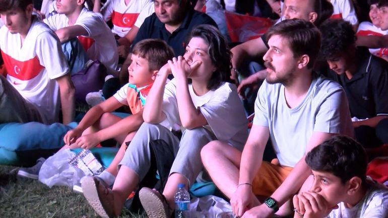İstanbul Valisi Gül maçı yüzlerce kişi ile Yedikule'de seyretti
