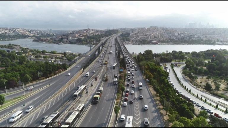 Haliç Köprüsü'nde asfalt yenileme çalışması başladı; trafik yoğunluğu oluştu