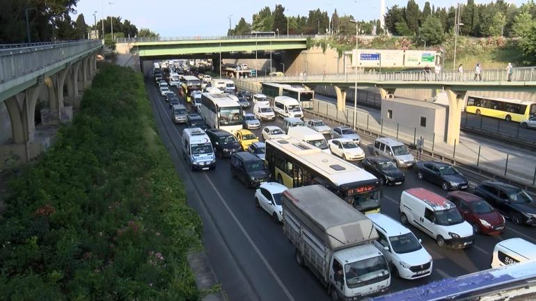 Haliç Köprüsü'nde asfalt yenileme çalışması başladı; trafik yoğunluğu oluştu