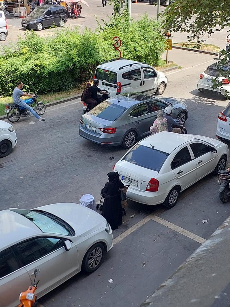 Işıklarda 10 yaşındaki oğluna su sattıran anneye gözaltı