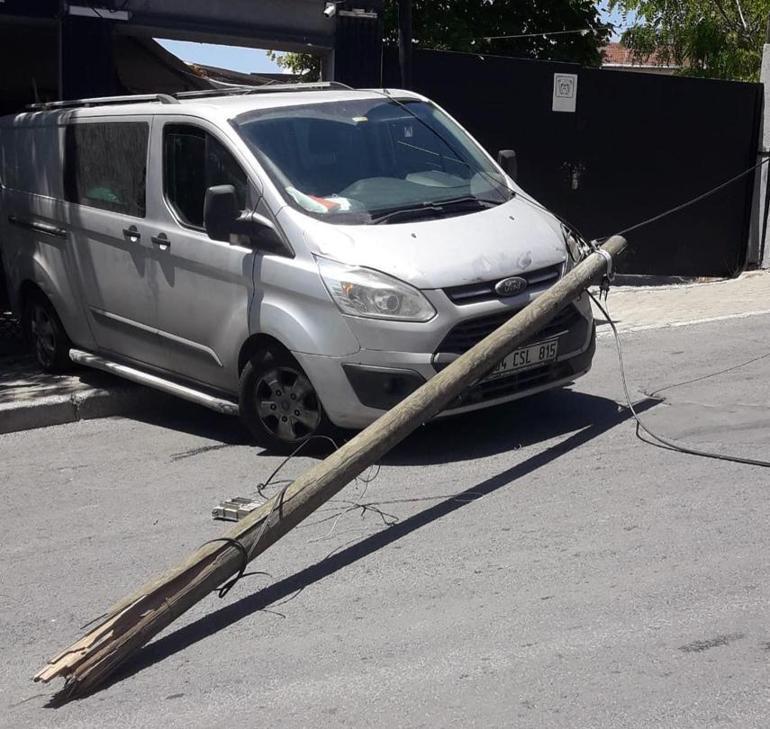 Avcılar'da geri kayan minibüs restoranın kapısına çarparak durdu