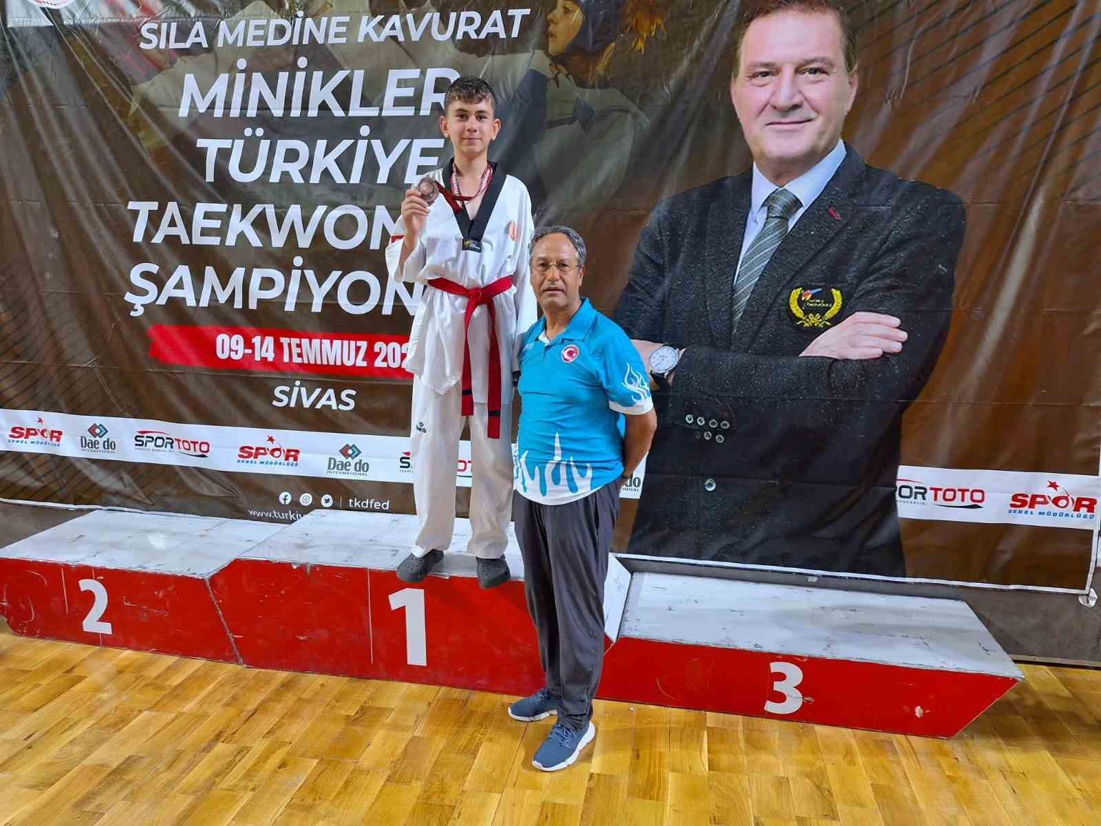 Türkiye Taekwondo Şampiyonası’nda Afyonkarahisarlı sporcu üçüncü oldu