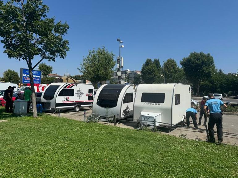 Maltepe Sahili'ndeki karavanlar belediye ekiplerince kaldırıldı