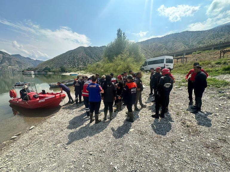 Heyelanda çaya sürüklenen araçtaki bebeğin, 16 kilometre mesafedeki gölde cesedi bulundu