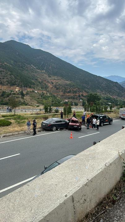 Gümüşhane'de otomobiller çarpıştı; çift öldü, 3 torun yaralı