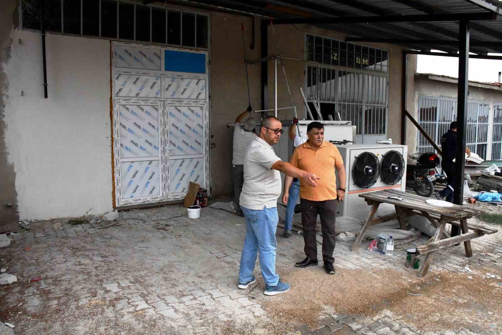 Emet Belediye Başkanı Koca, çeşitli birimlerin çalışmalarını yerinde inceledi