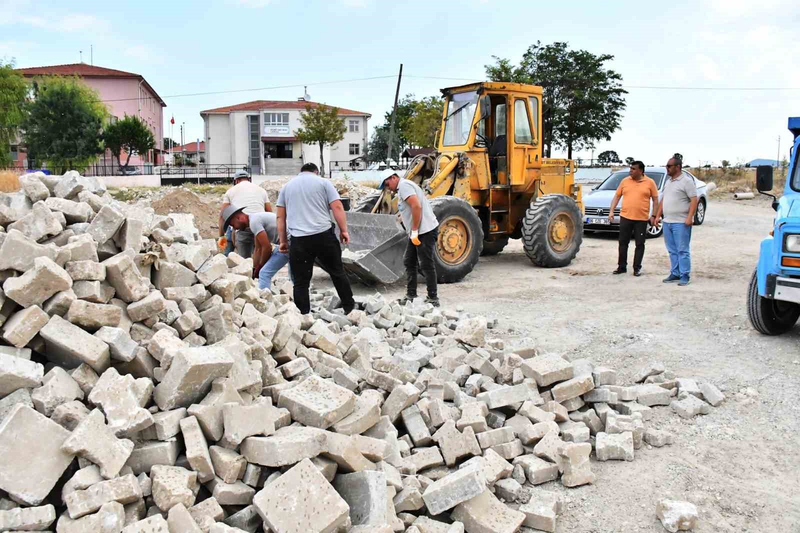 Emet Belediye Başkanı Koca, çeşitli birimlerin çalışmalarını yerinde inceledi