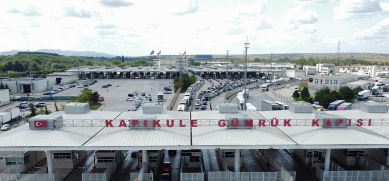 Kapıkule'de bir yanda sevinç, bir yanda hüzün