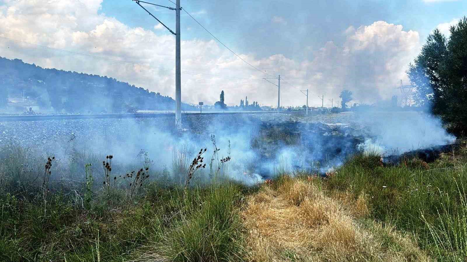 Kütahya’da demir yolu hattında anız yangını