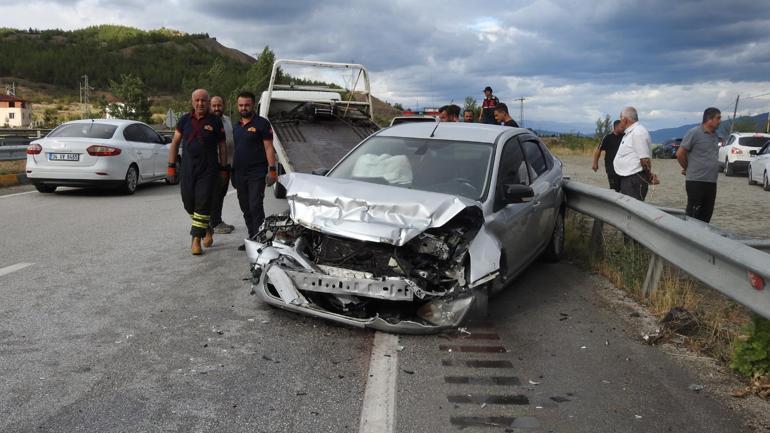 Seyir halinde ters dönen otomobile arsındaki kamyon çarptı; 3 kişinin yaralandığı kaza kamerada