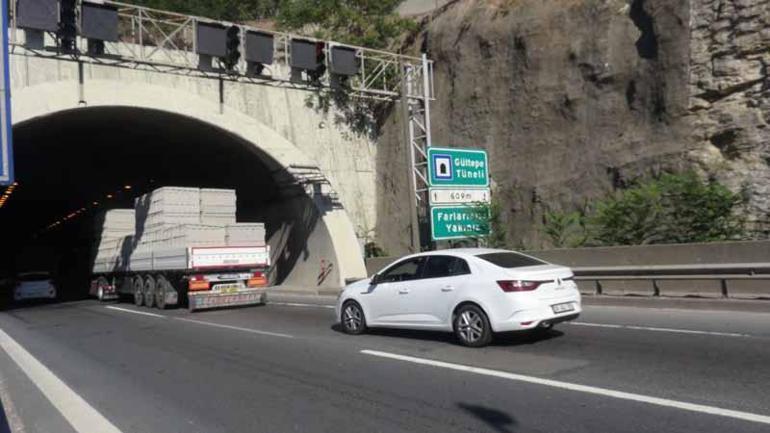 Tünelde zincirleme kaza: 15 yaralı