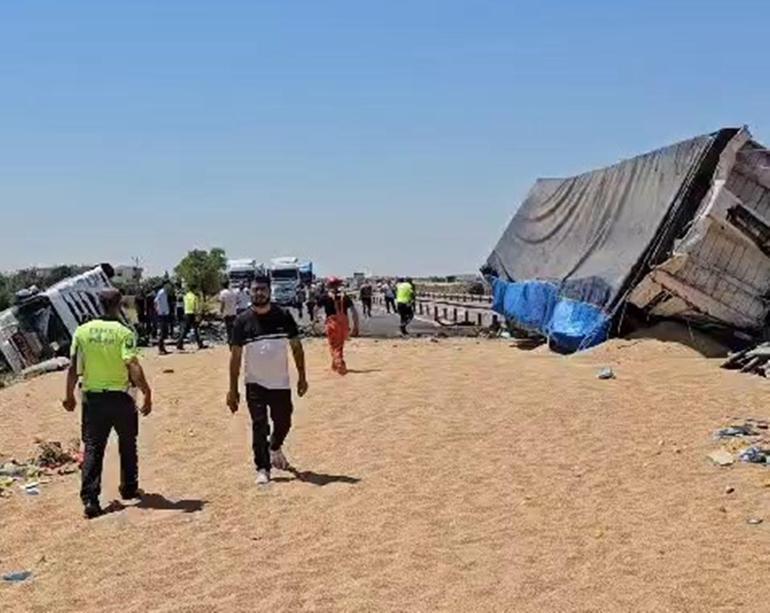 Mardin'de buğday ve elma yüklü TIR'lar çarpıştı: 1'i ağır, 2 sürücü yaralı