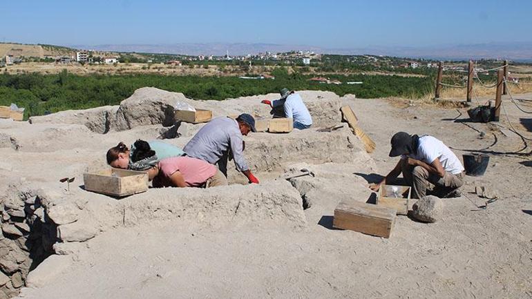 Arslantepe Höyüğü'nde tarihin en eski tabakaları kazılıyor