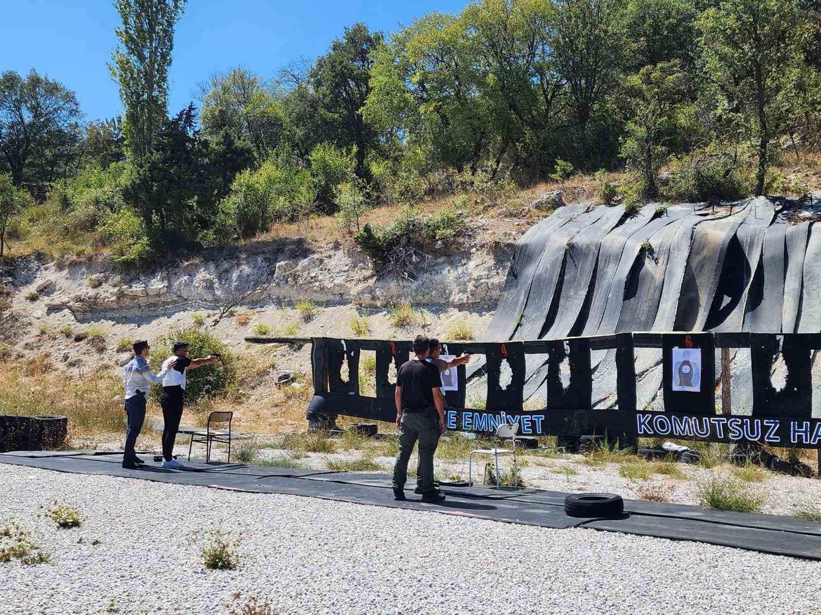 Kütahya OBM’de yeni göreve başlayan personele silah eğitimi