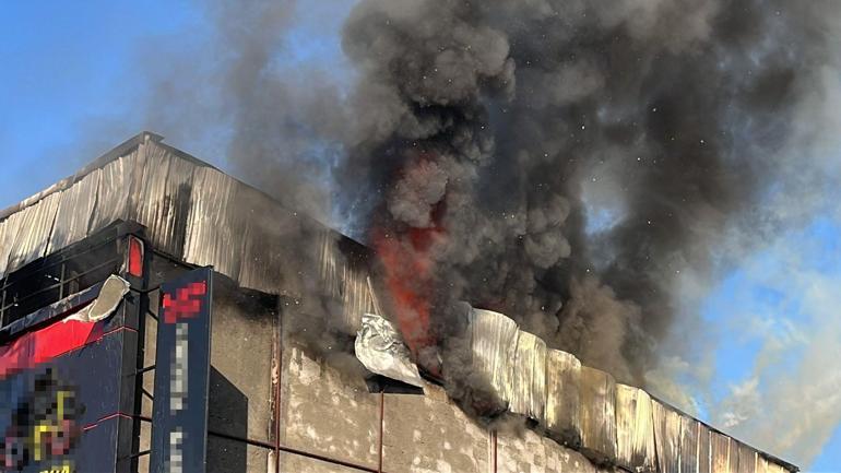 Diyarbakır'da otomobil yedek parça dükkanında yangın