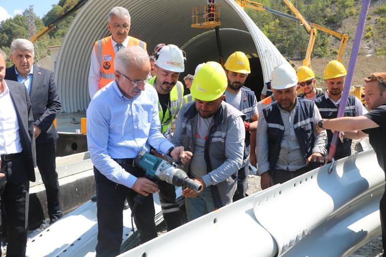 Bakan Uraloğlu: Bolu Dağı Tüneli'nin 67 metrelik çelik yapı imalatında 27 metre ilerleme sağladık