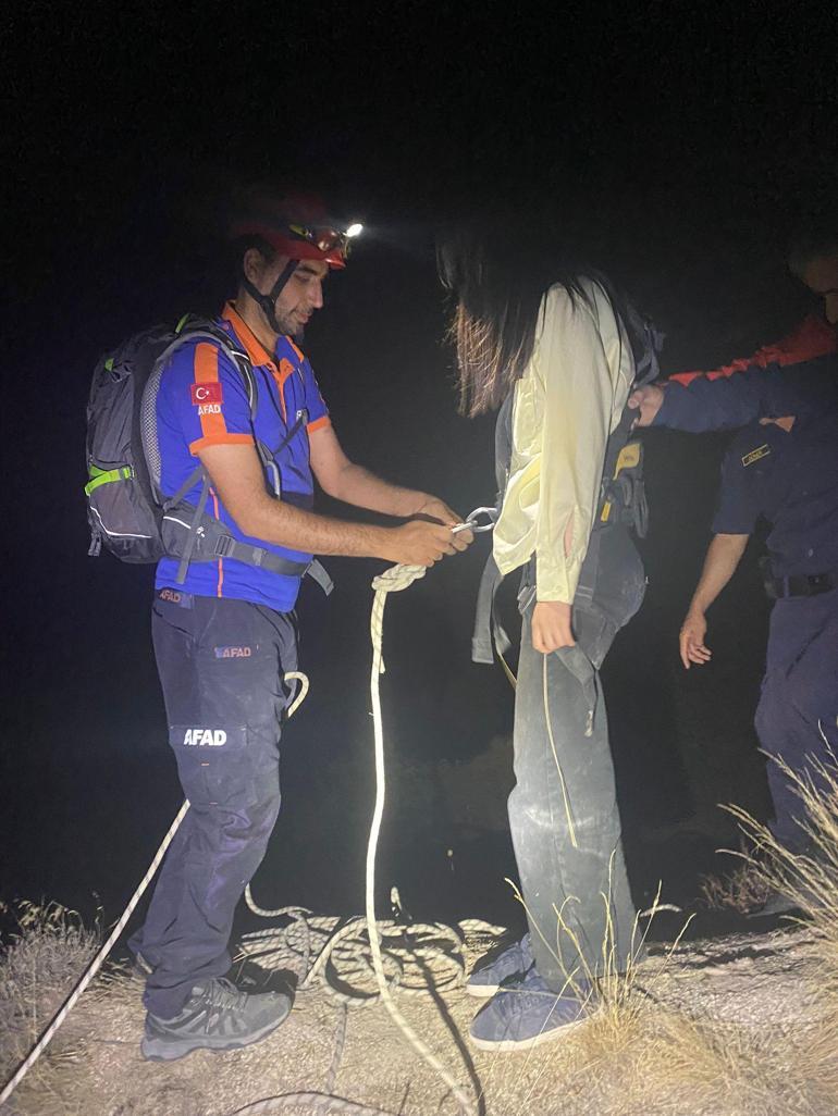 Kapadokya'da vadide kaybolup, mahsur kalan 5 turist kurtarıldı