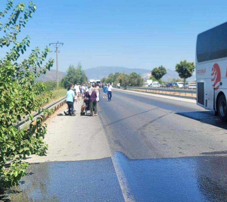 Yolcu otobüsünün iş makinesine çarptığı, 1'i ağır 8 yaralının olduğu kaza kamerada