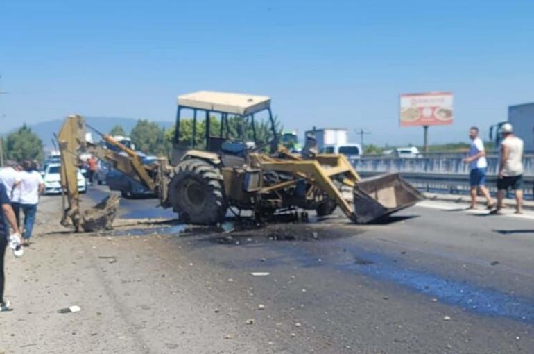 Yolcu otobüsünün iş makinesine çarptığı, 1'i ağır 8 yaralının olduğu kaza kamerada