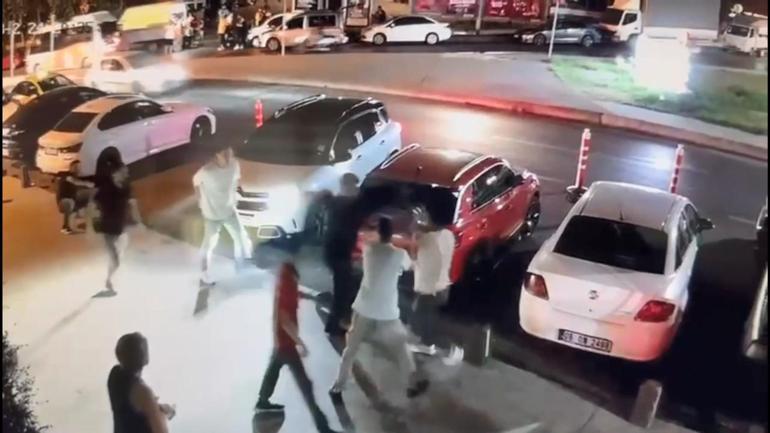 Kağıthane'de değnekçiler polise saldırdı: 3 gözaltı