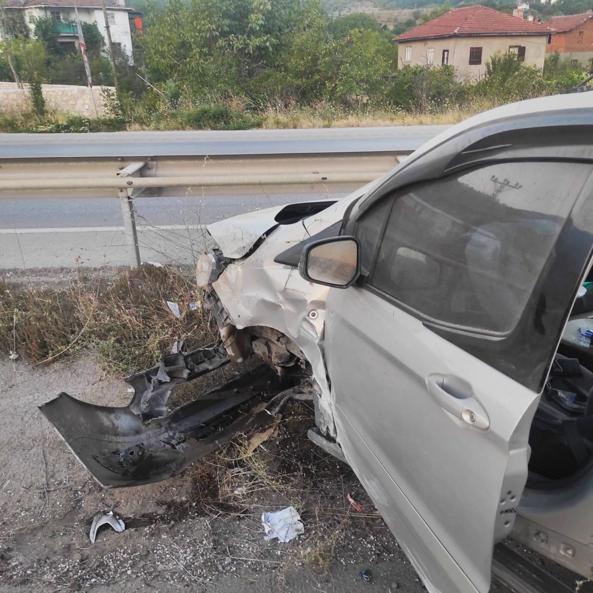 Kaza yapan otomobilden inip yola çıkan Talha, başka bir aracın çarpmasıyla öldü