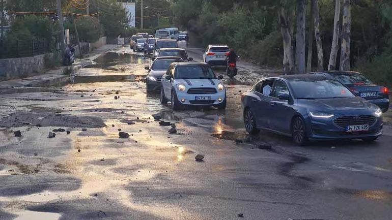 Bodrum'da ana su isale hattı patladı; sürücüler güçlükle ilerledi